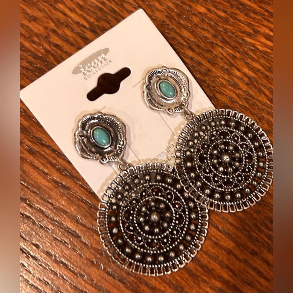 Elegant Silver and Red Circular Earrings with turquoise center - Picture 2 of 3